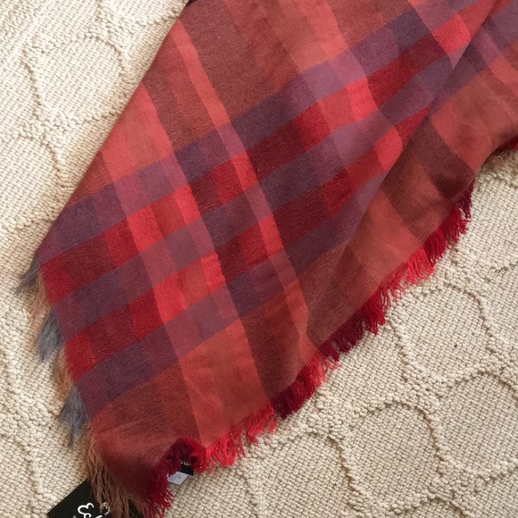 Echo red/grey tone long scarf - Picture 10 of 11